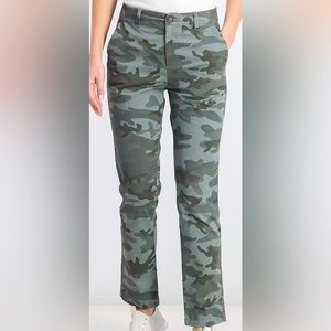 GAP Camo girlfriend chino size 2